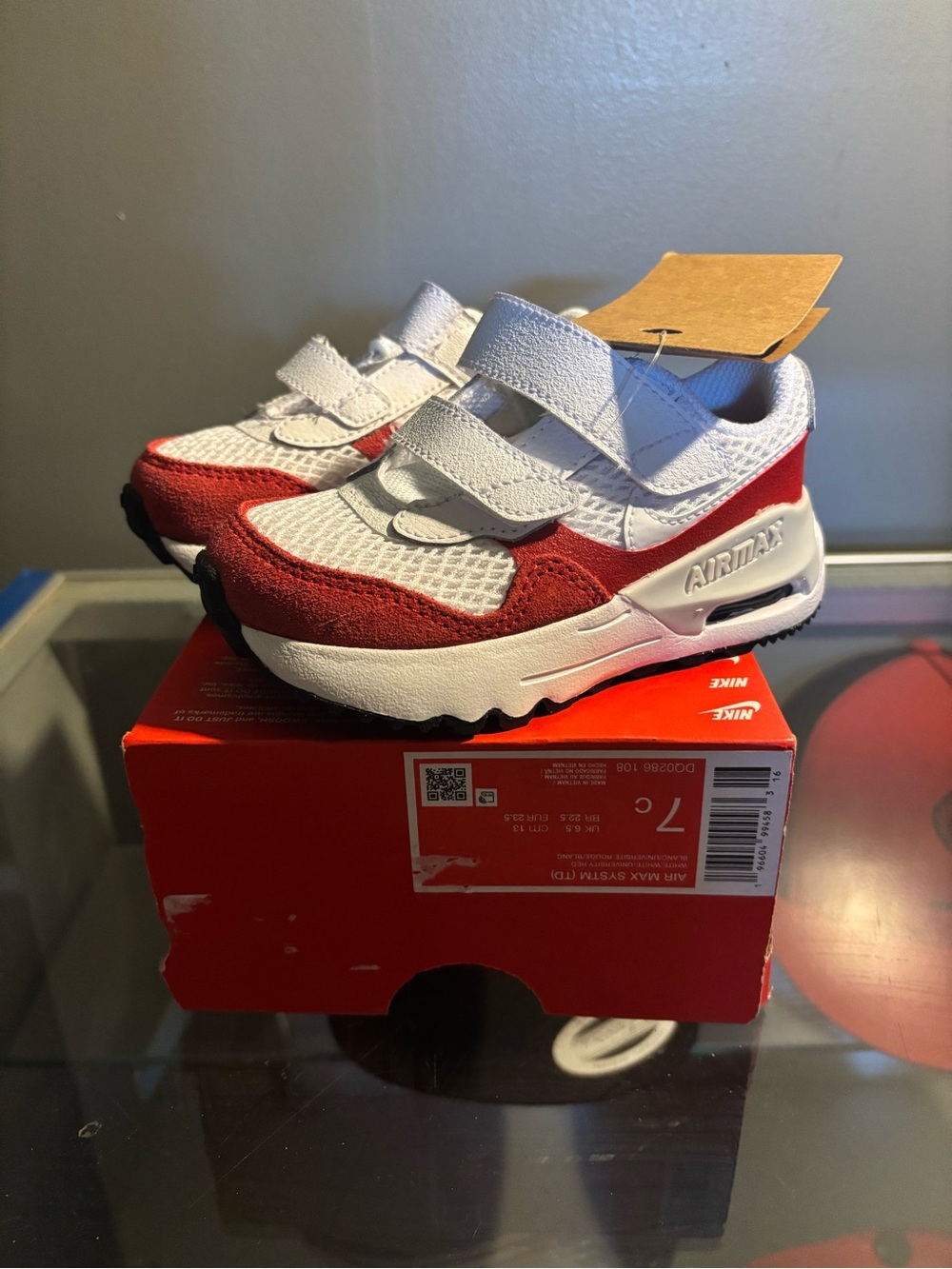 Nike Kids White and Red Velcro Air Max Sneakers 7 babies